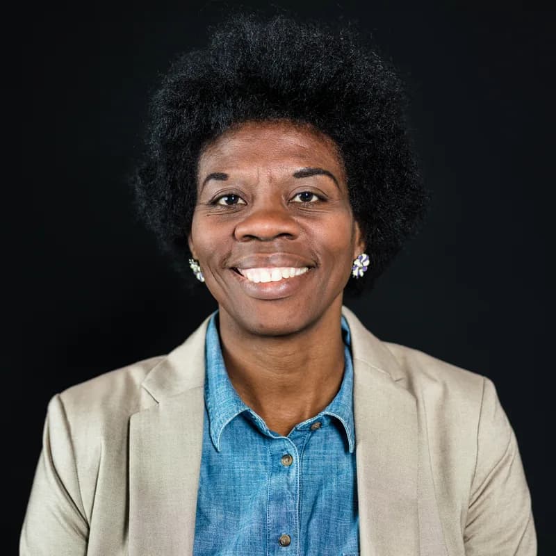 Dr. Hannah Lévesque