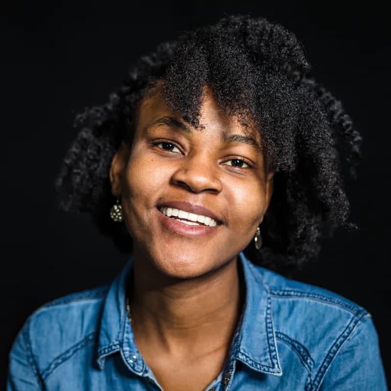 Aliyah, 31 portrait