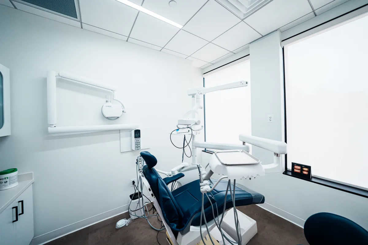 A calm, modern operatory ready for same-day emergency care